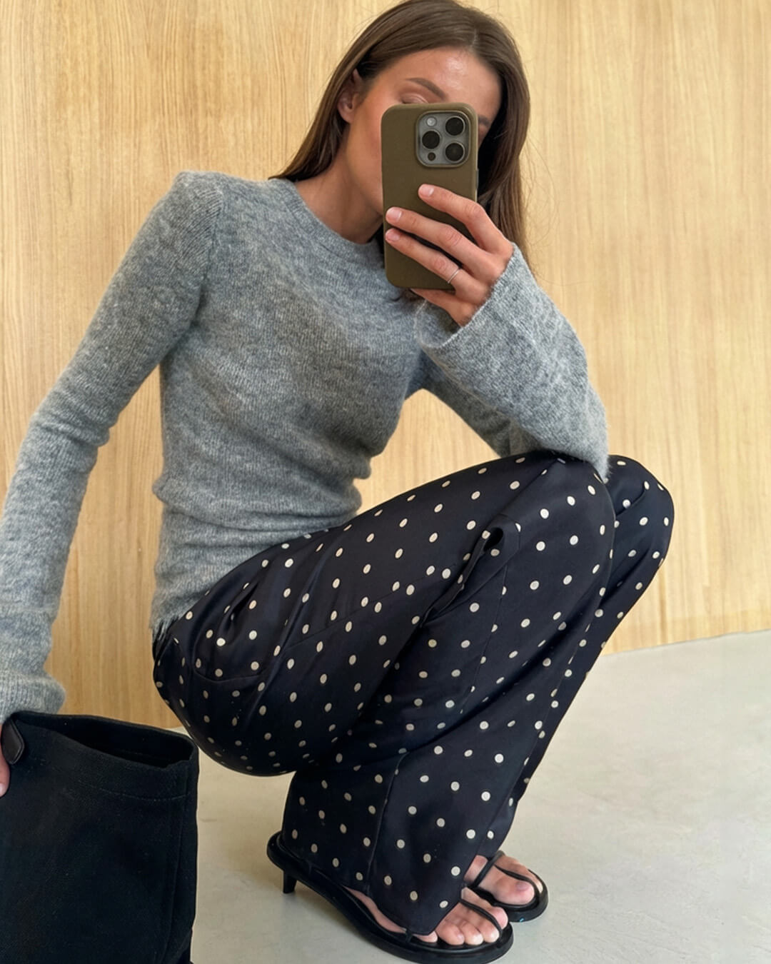 Adela satinbyxor med prickigt mönster