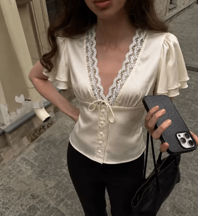 Aderinsola blus