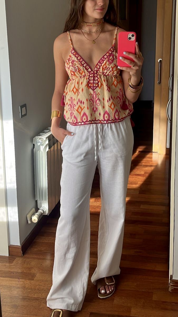 Agrafena boho-cami-topp med broderier och knytband med tofsar