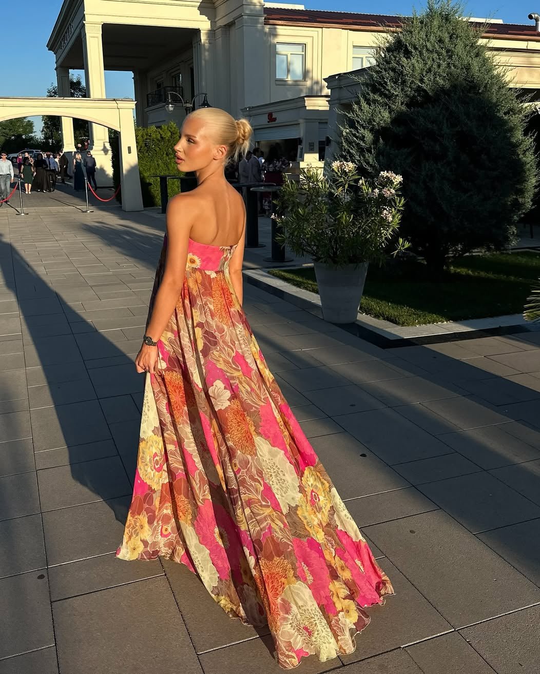 Amaya axelbandslös lång klänning med blommönster