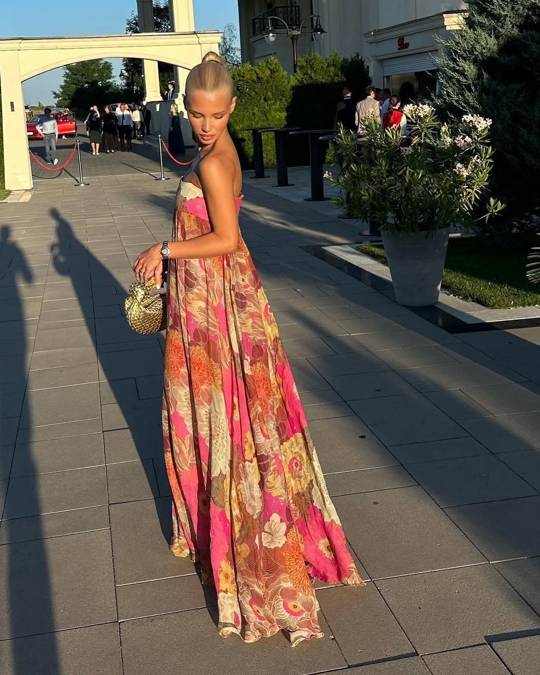 Amaya axelbandslös lång klänning med blommönster