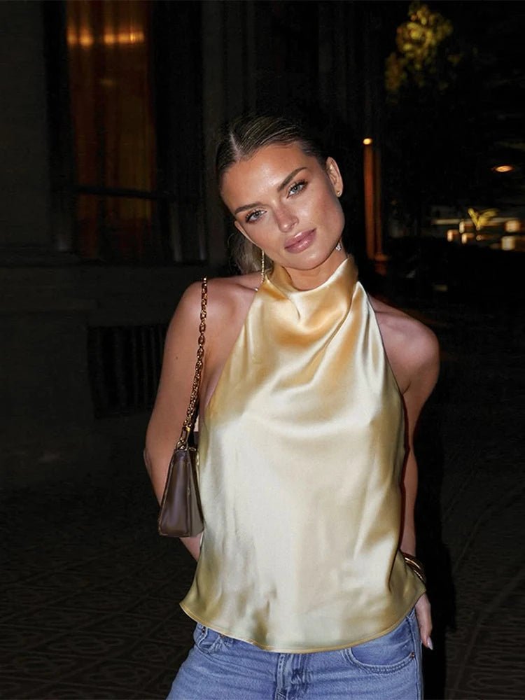 Anastasia satintopp med halterneck och bar rygg