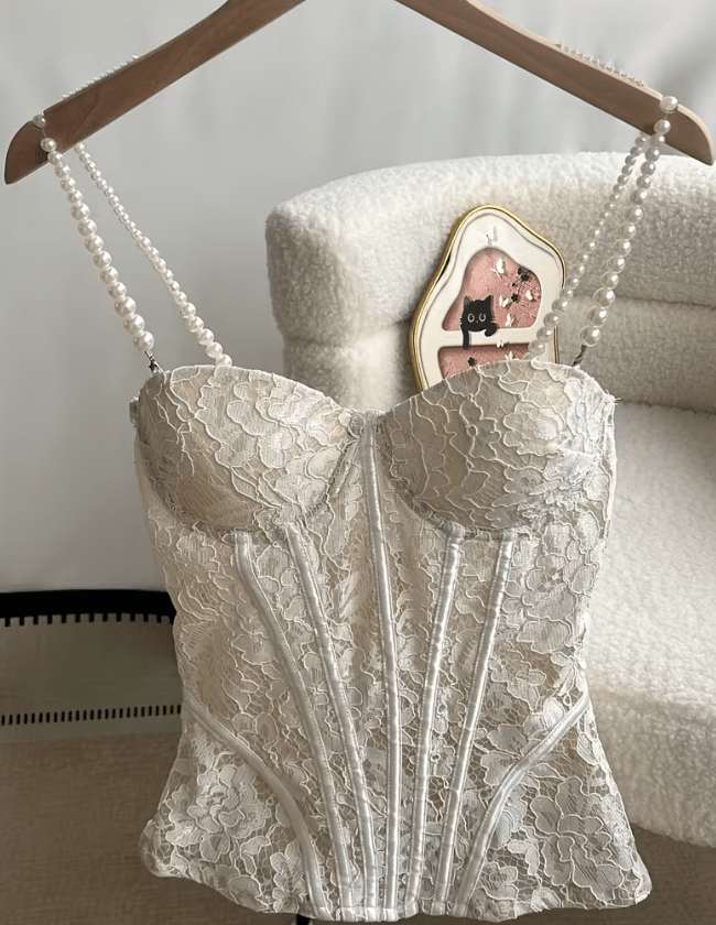 Aneyla skir spetsbustier med tunna axelband