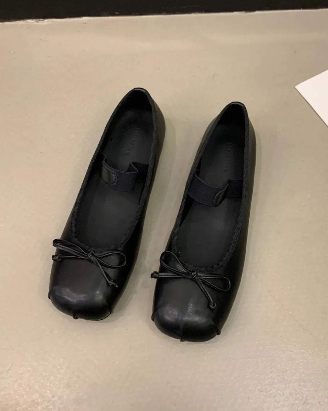 Angela ballerinaskor i läder med rosett
