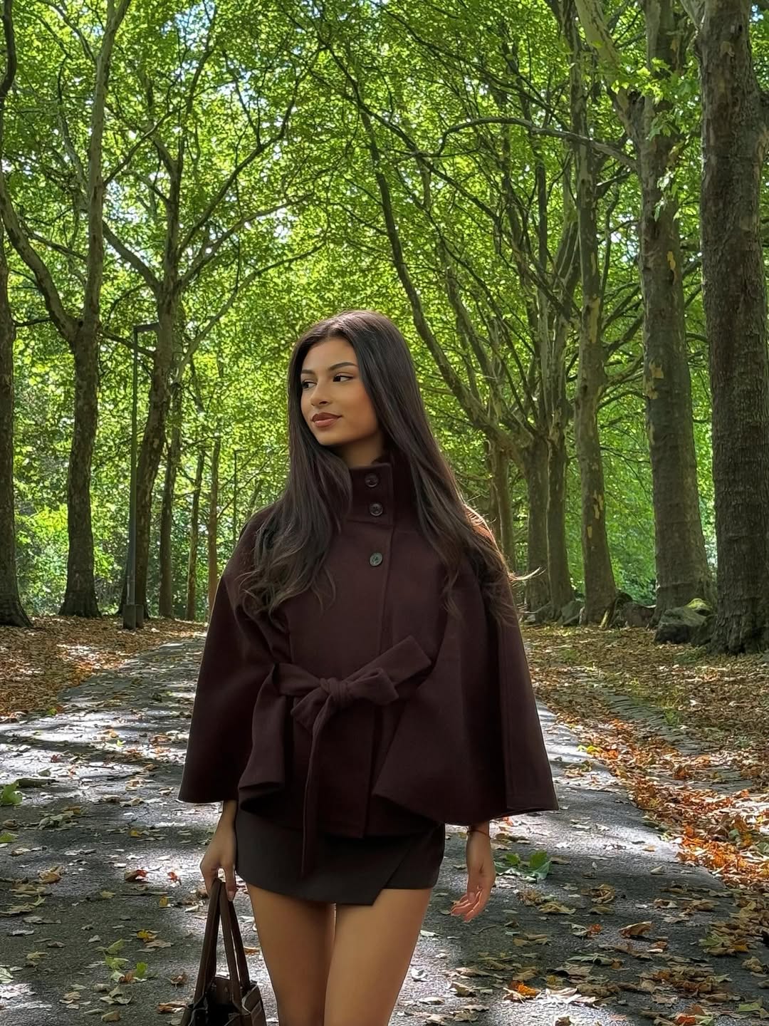 Arianne elegant cape-jacka med hög krage och skärp