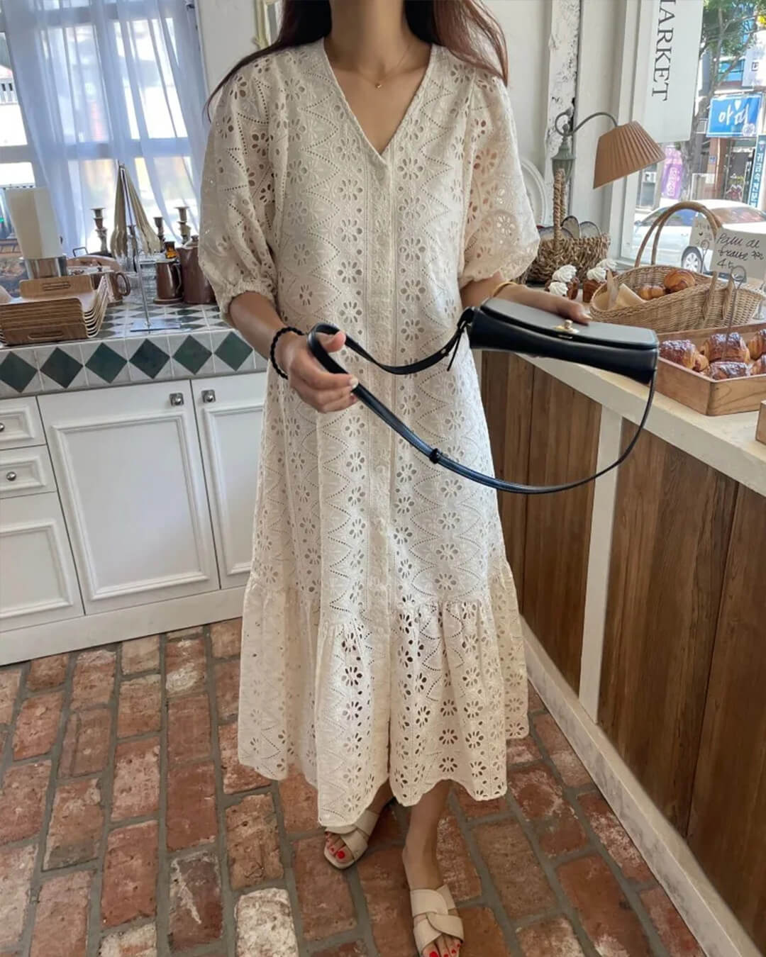 Ava maxiklänning med V-ringning och broderier