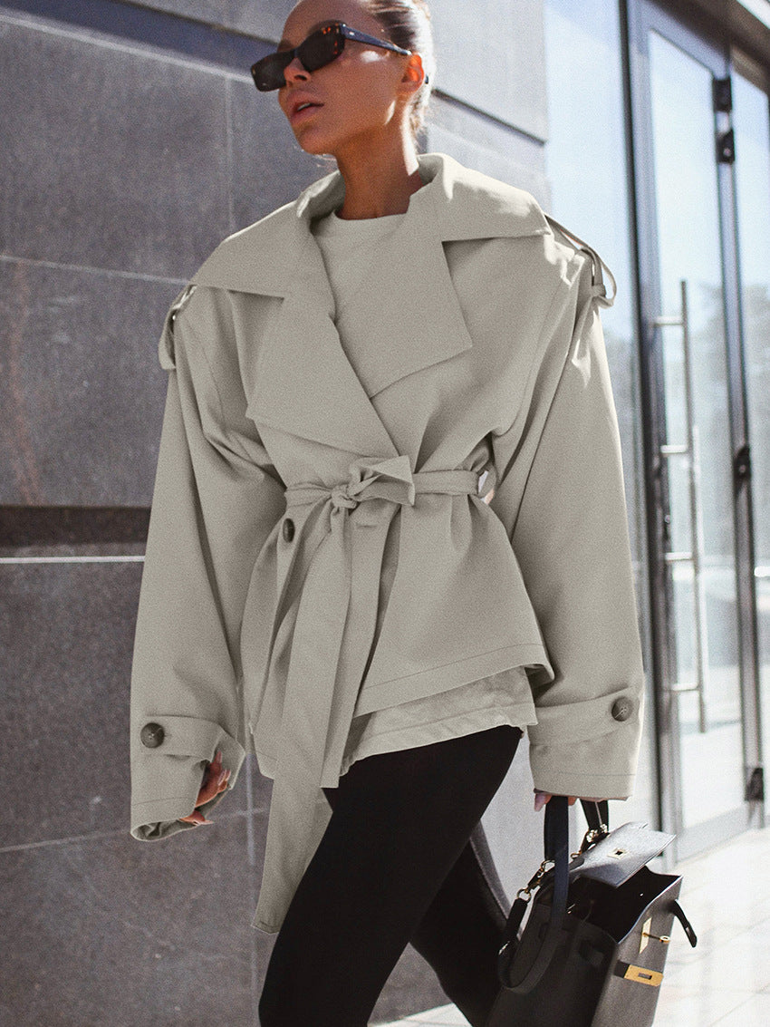 Hollis kort trenchcoat med skärp