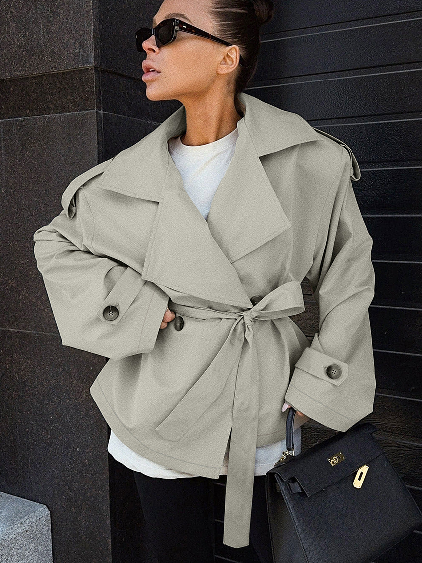 Hollis kort trenchcoat med skärp