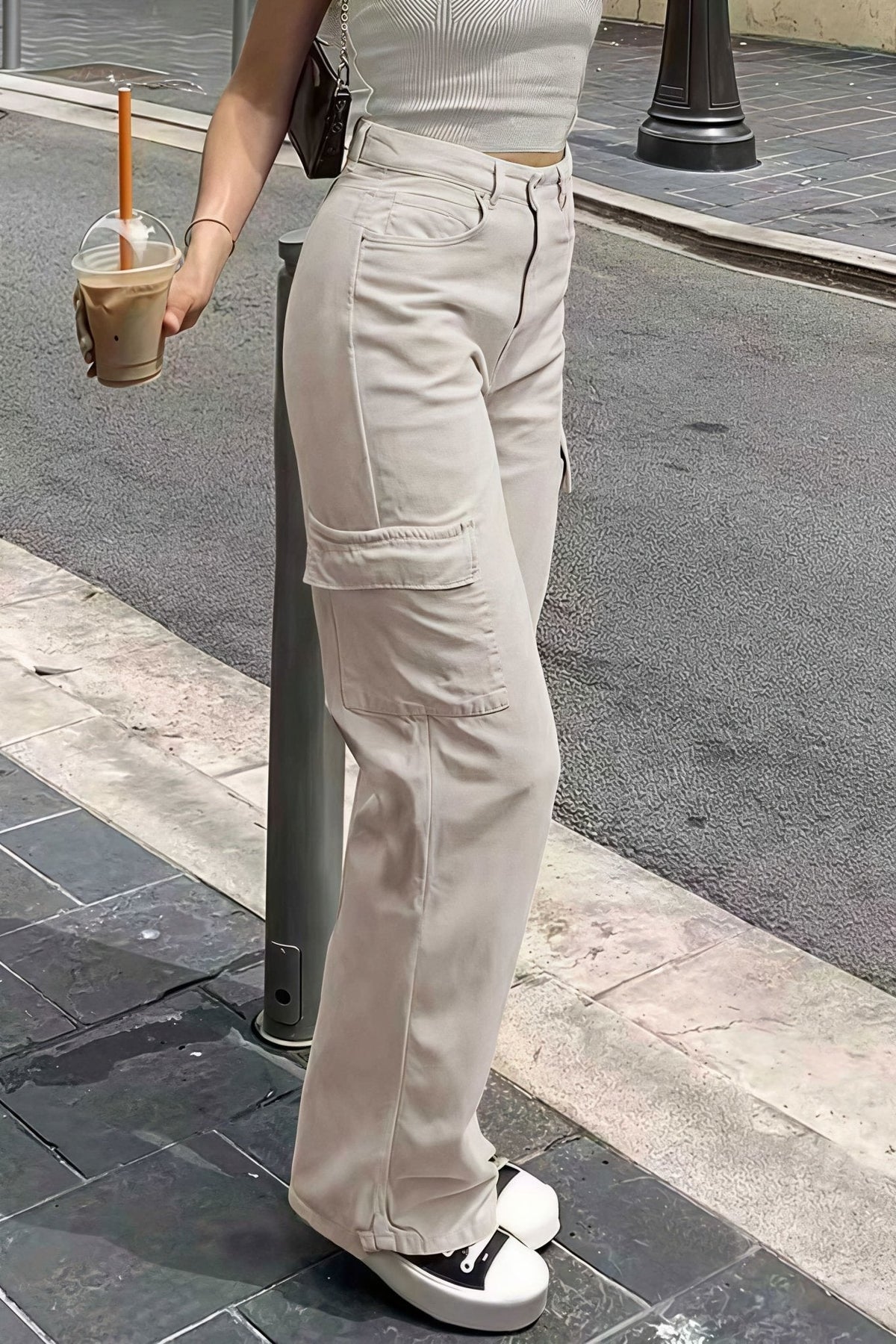 Bianca raka cargobyxor med fickor