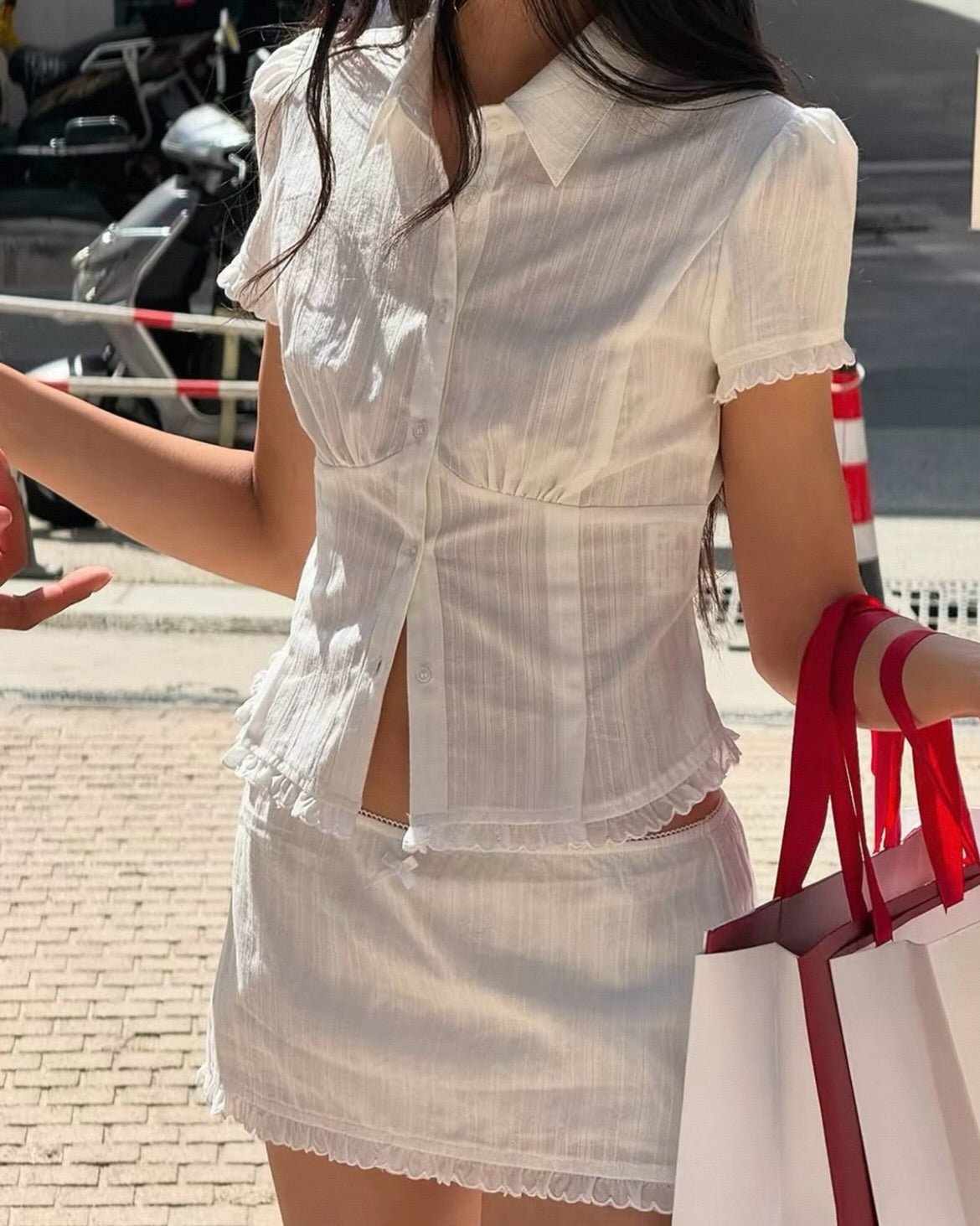 Briannas korta set med figurnära shorts och kjol