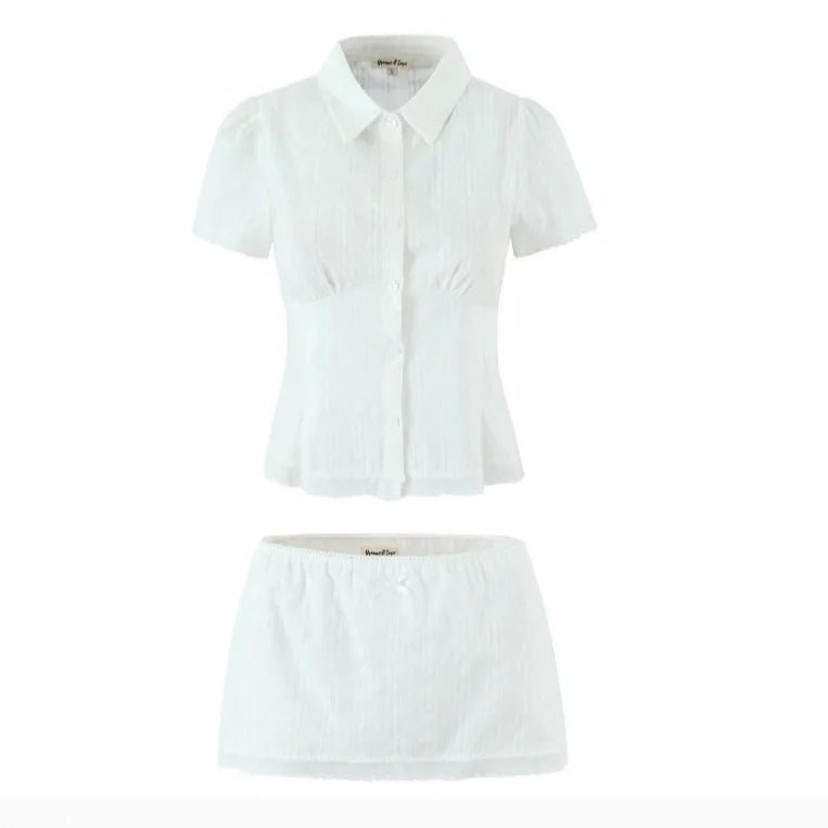 Briannas korta set med figurnära shorts och kjol