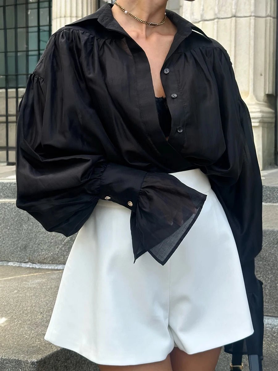 Brielle genomskinlig blus med knappar