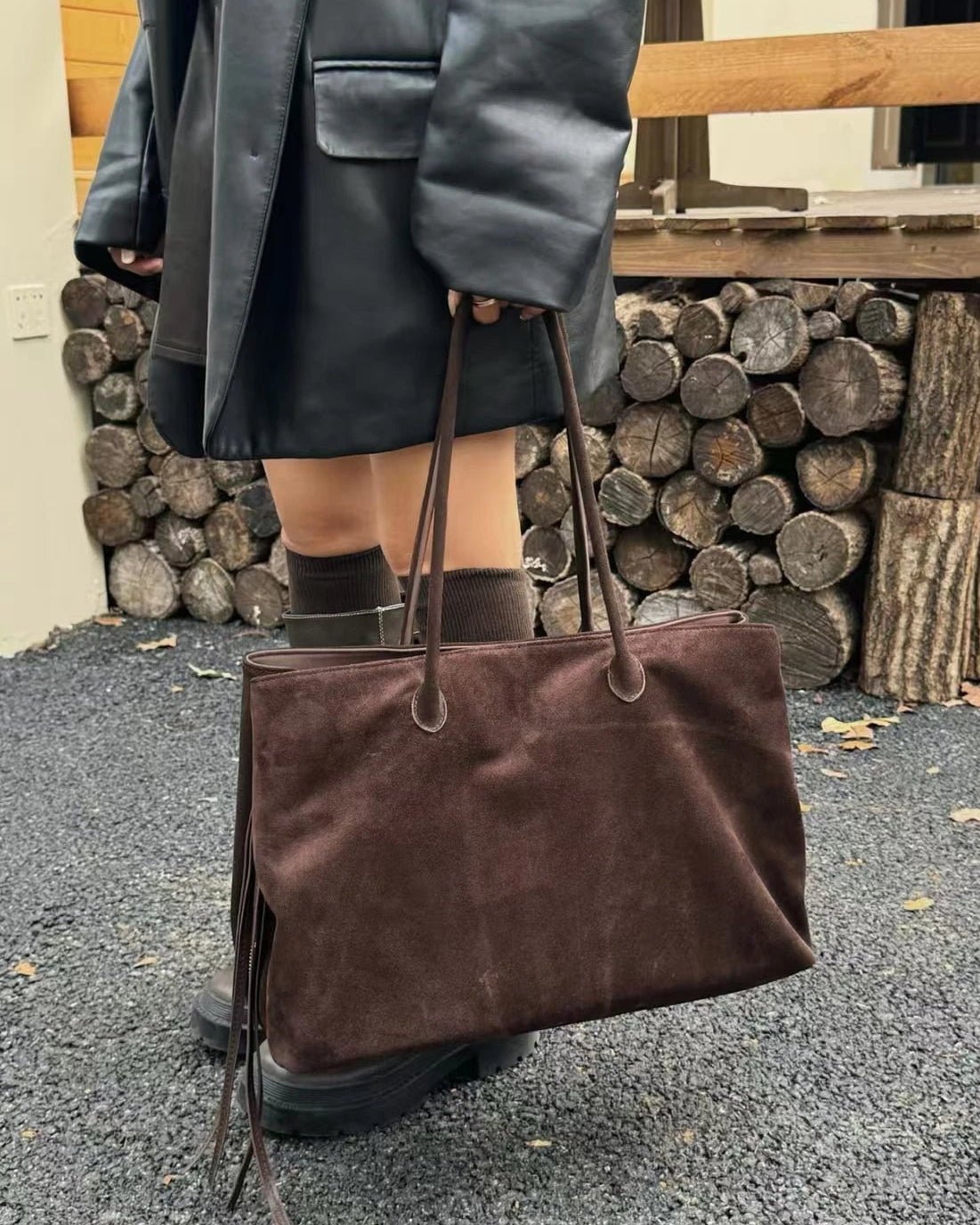 Carly toteväska i frostad mockaimitation
