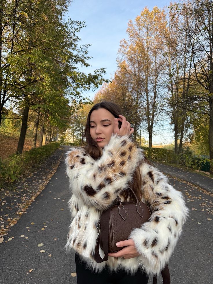Celeste leopardmönstrad kappa i fuskpäls