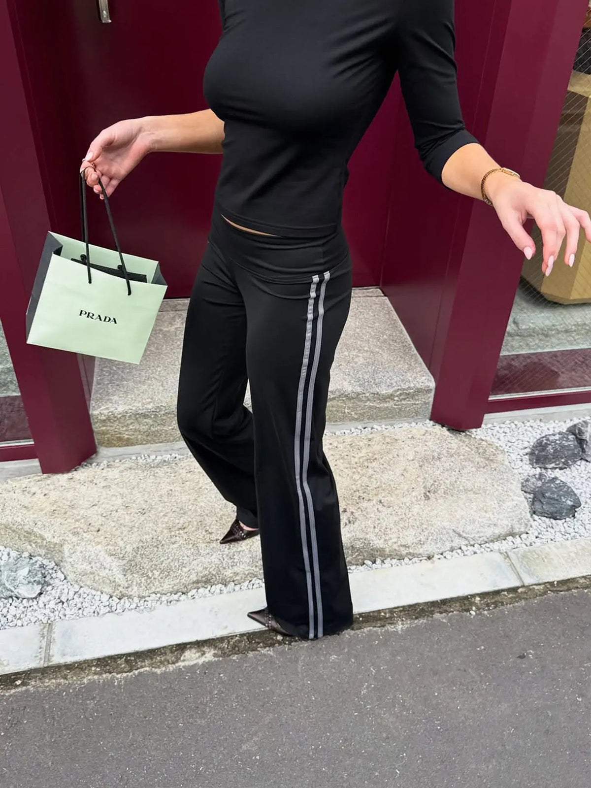 Charis utsvängda yogabyxor med låg midja