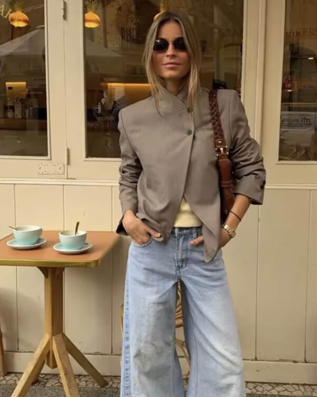 Cleo kavaj med hög krage och knappstängning