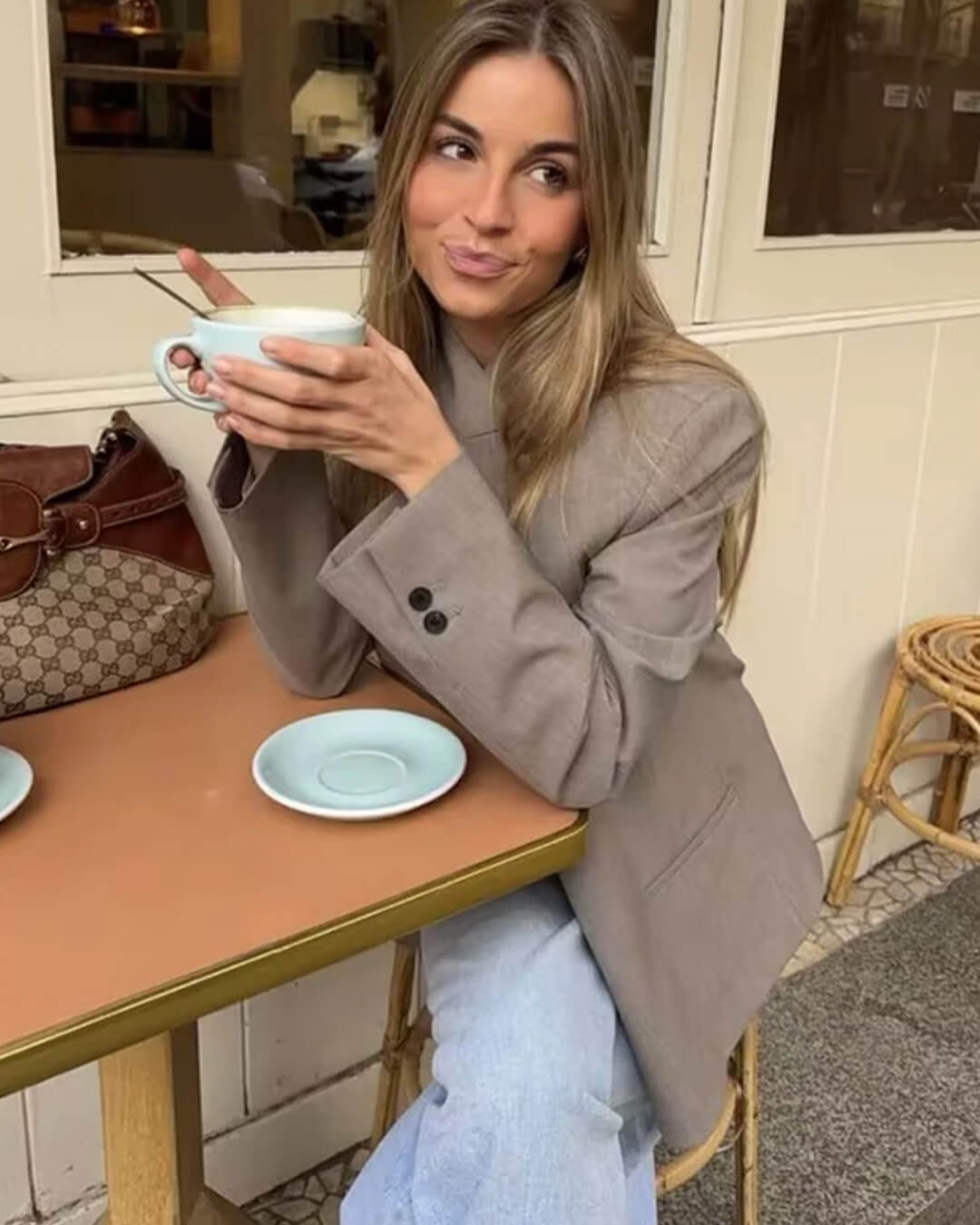 Cleo kavaj med hög krage och knappstängning