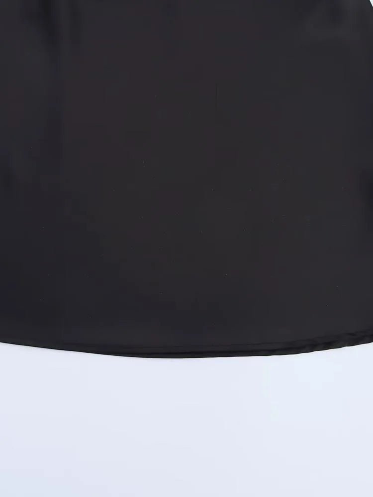 Colleen draperad satinklänning med halterneck och minilängd