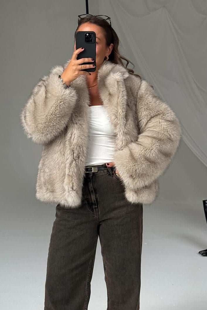 Darcy fluffig jacka i mellanlängd