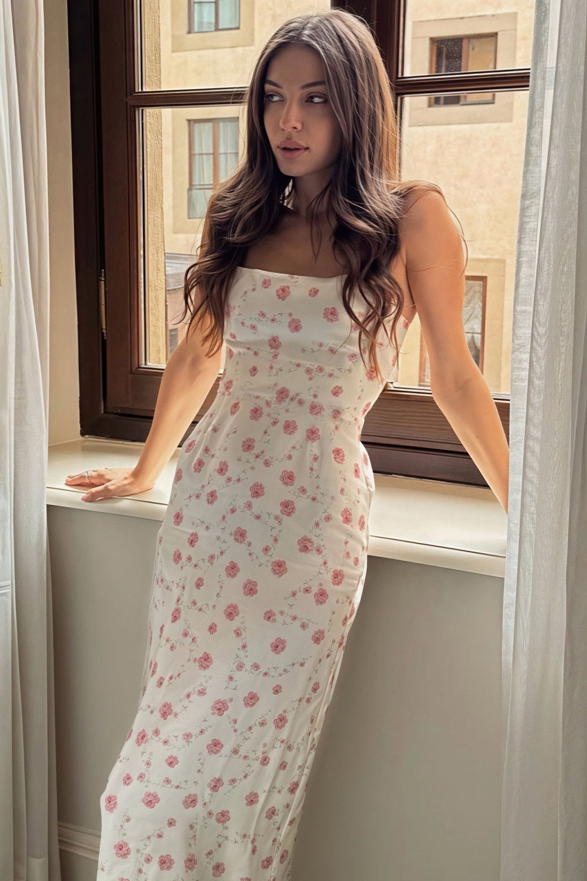 Darlene figurnära midiklänning med blommönster