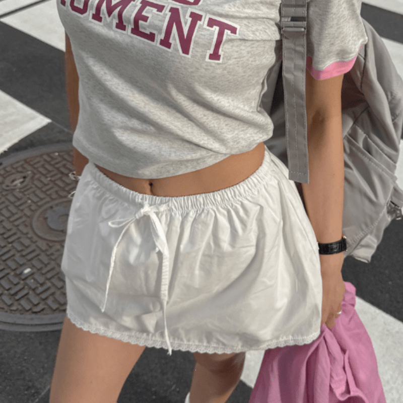 Delias kawaii-minikjolset med djup urringning