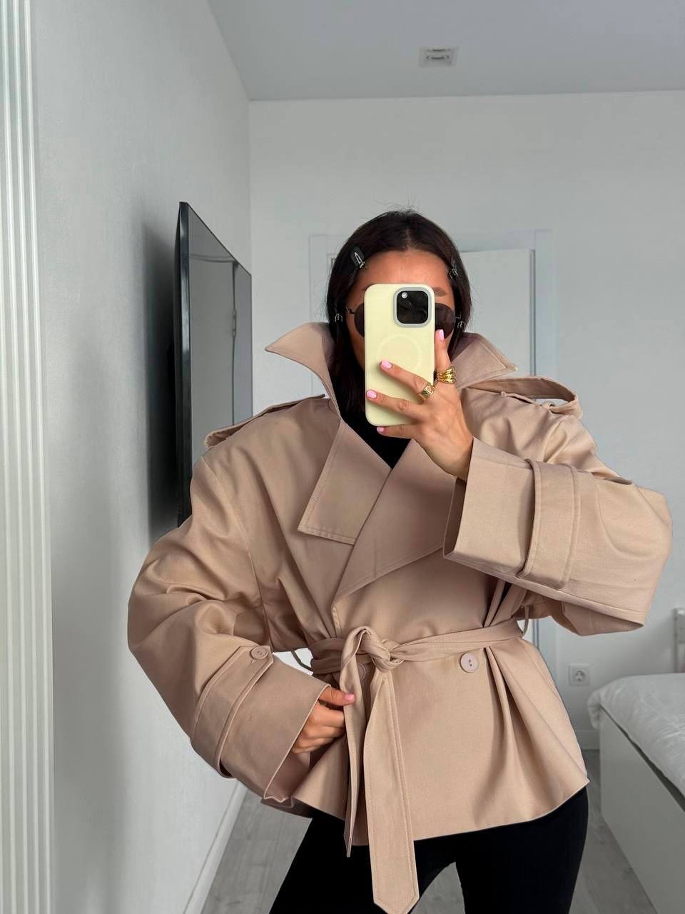 Dorothy kort trenchcoat med snörning