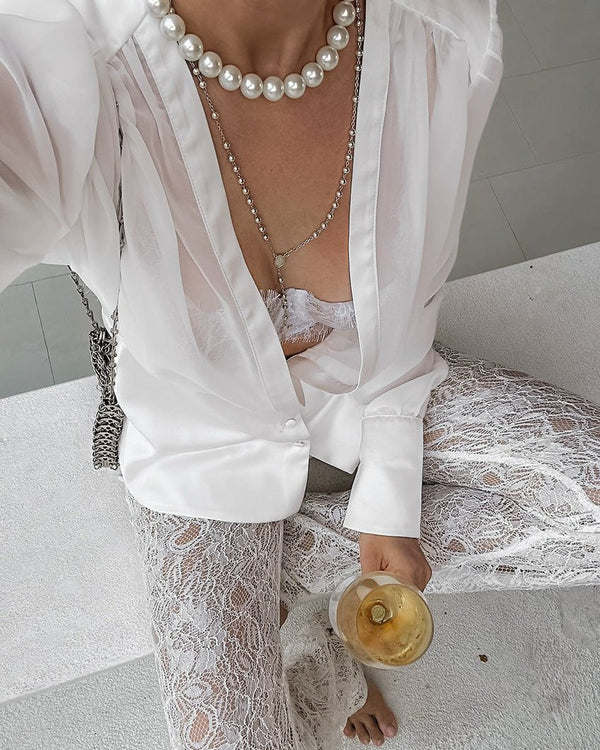 Elisa transparent knappblus med djup urringning