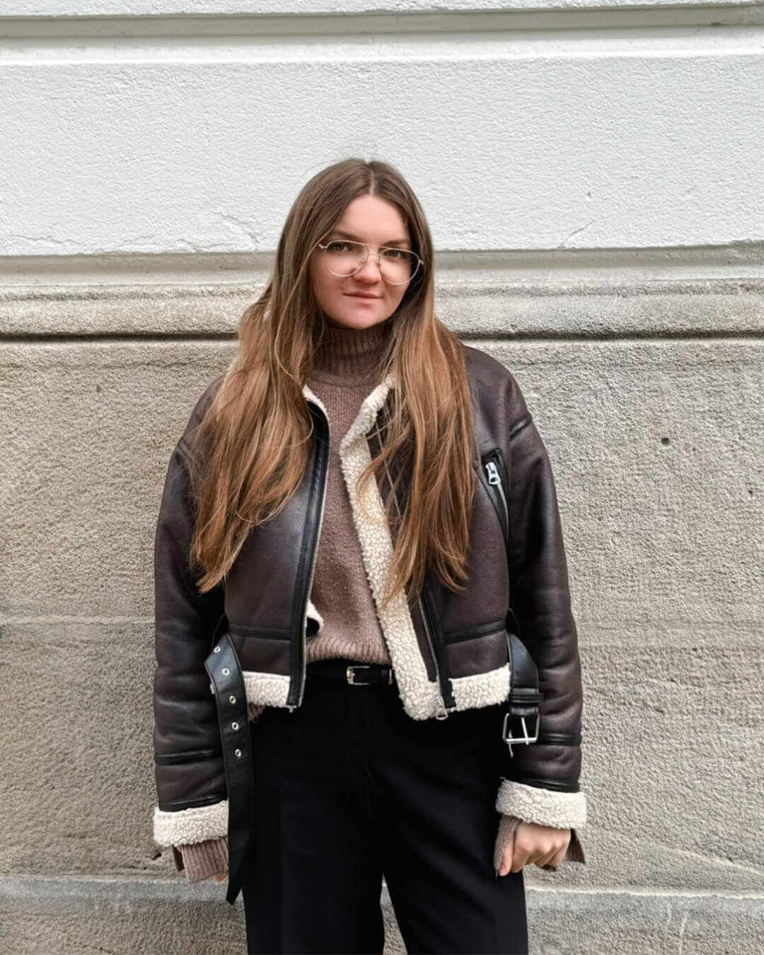Elora jacka i konstläder