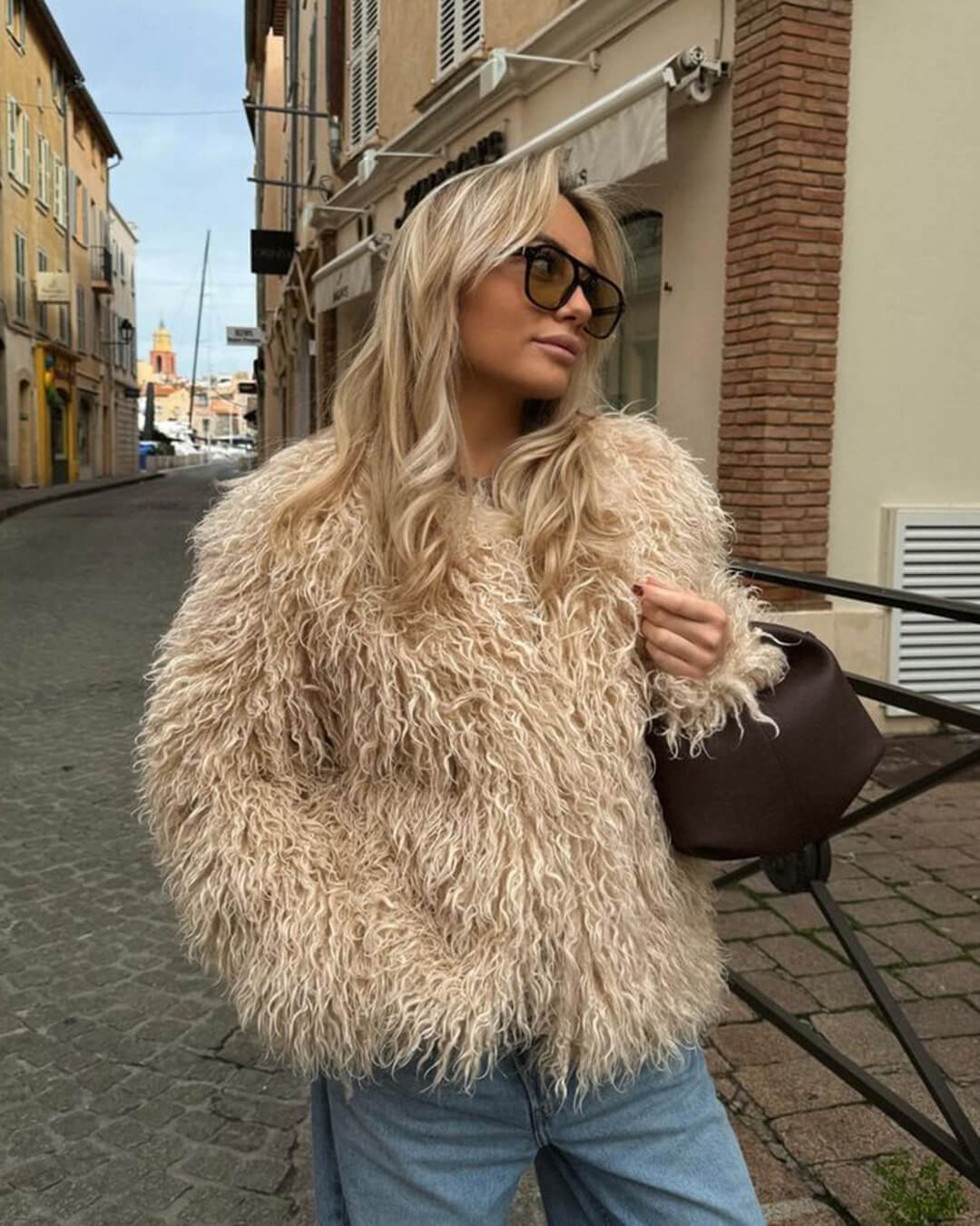 Elsie kort pälsimitation med fluffig finish