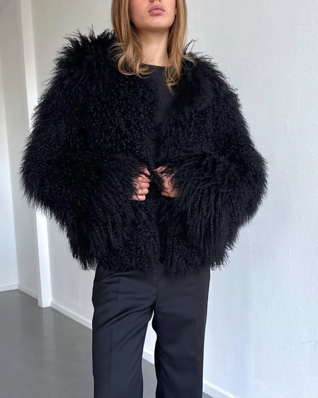 Elsie kort pälsimitation med fluffig finish