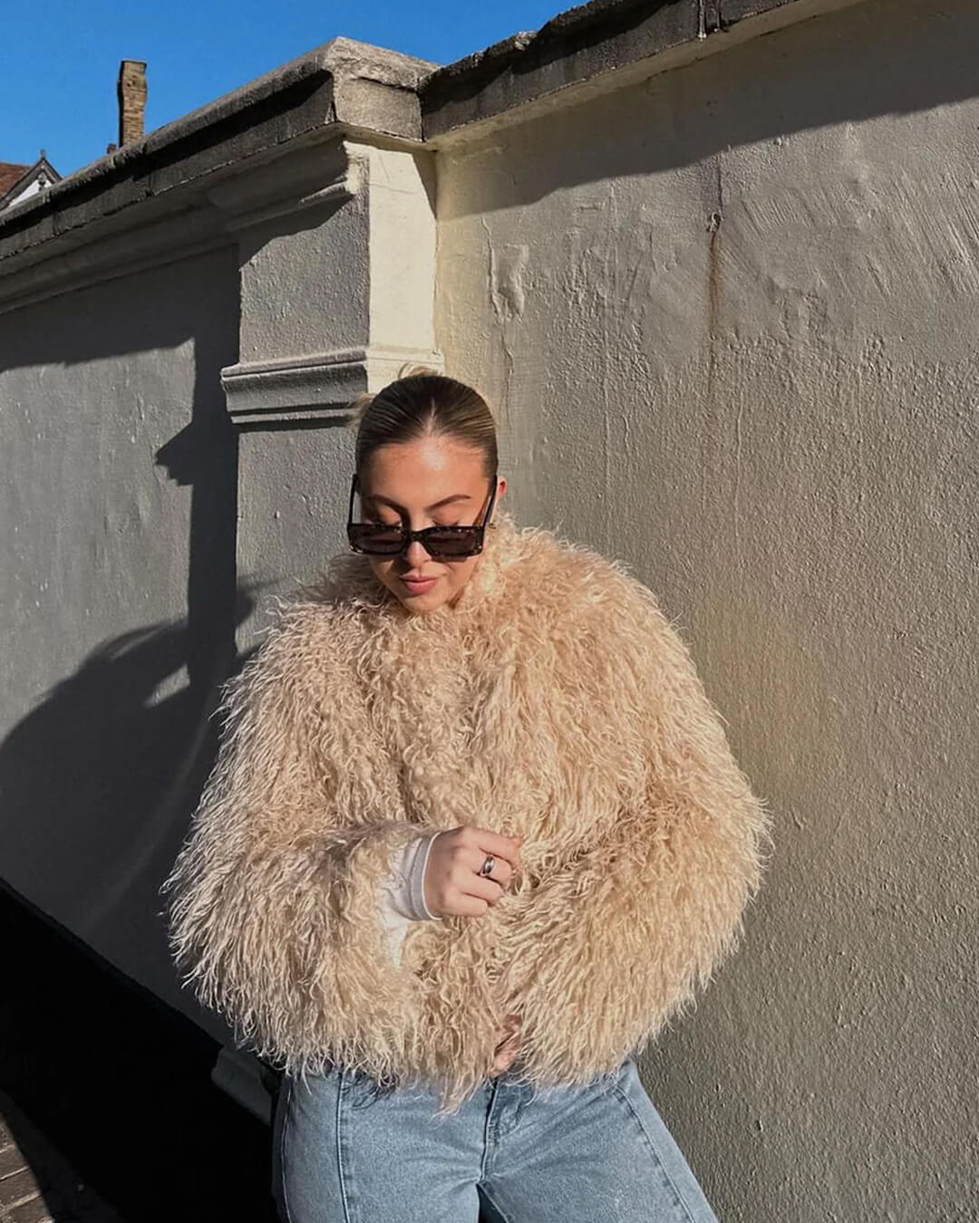Elsie kort pälsimitation med fluffig finish