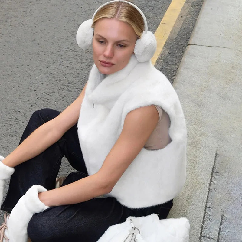 Suvi plyschväst med hög hals