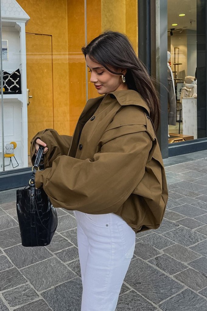 Gina kort utilityjacka med veck
