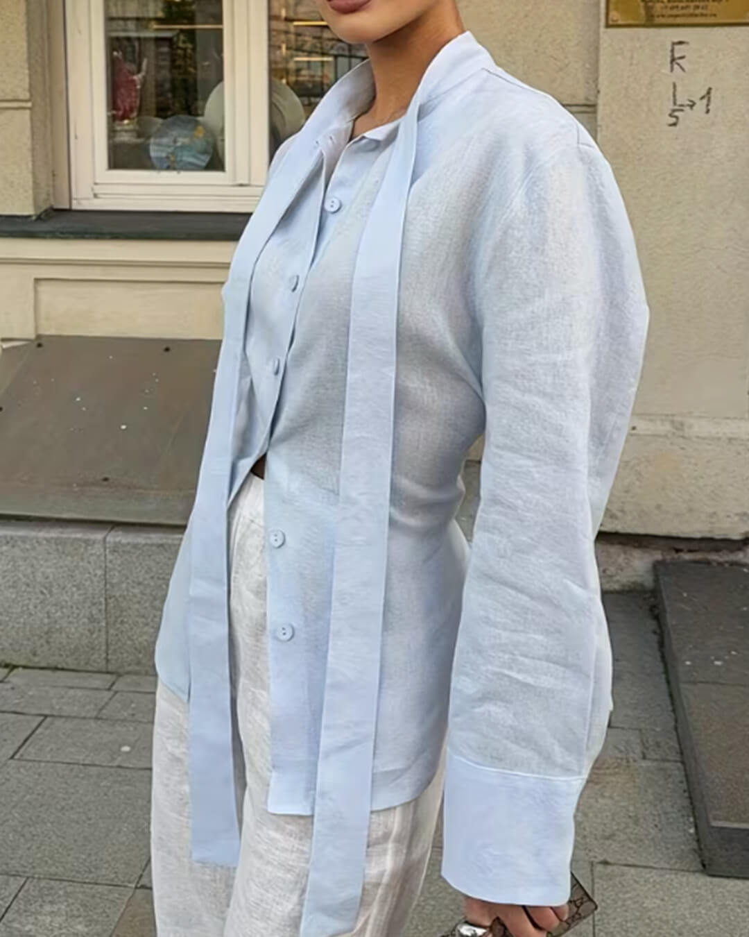 Harpers långärmade blus med knytband i ryggen