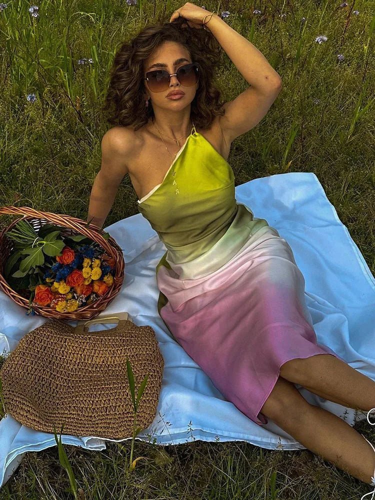 Helena asymmetrisk off-shoulder-klänning