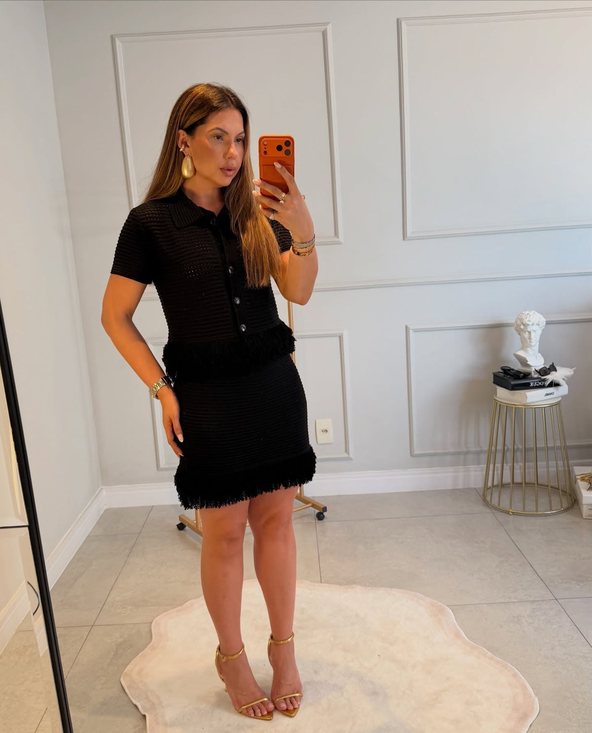 Ioanna stickat set med kjol och tofsdetaljer