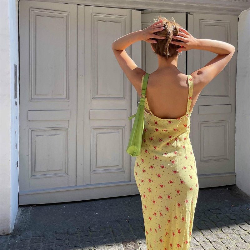 Iris utsvängd blommig klänning med volanger