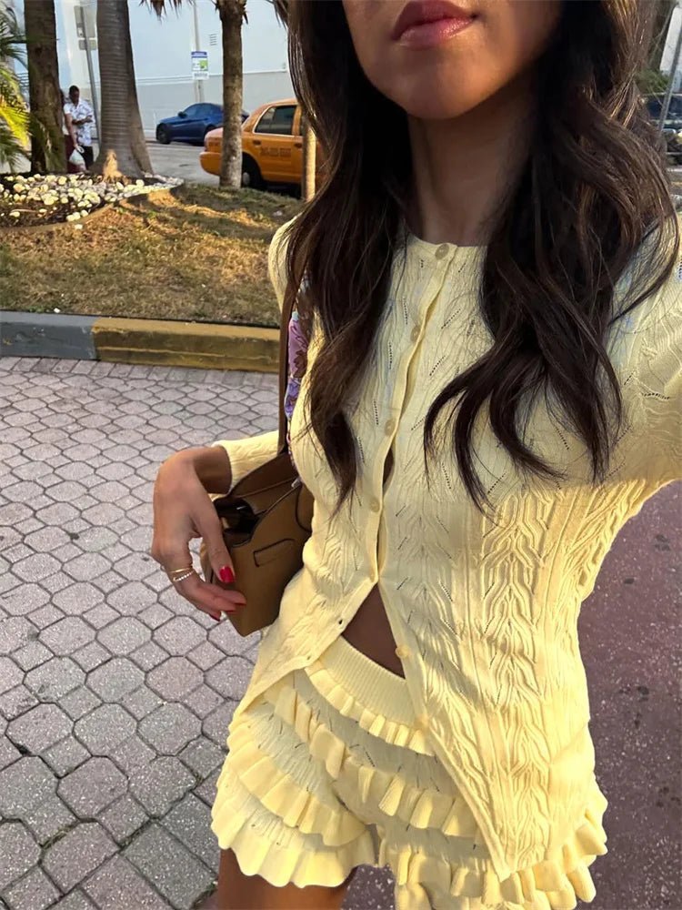 Isabel stickat shortsset med volanger