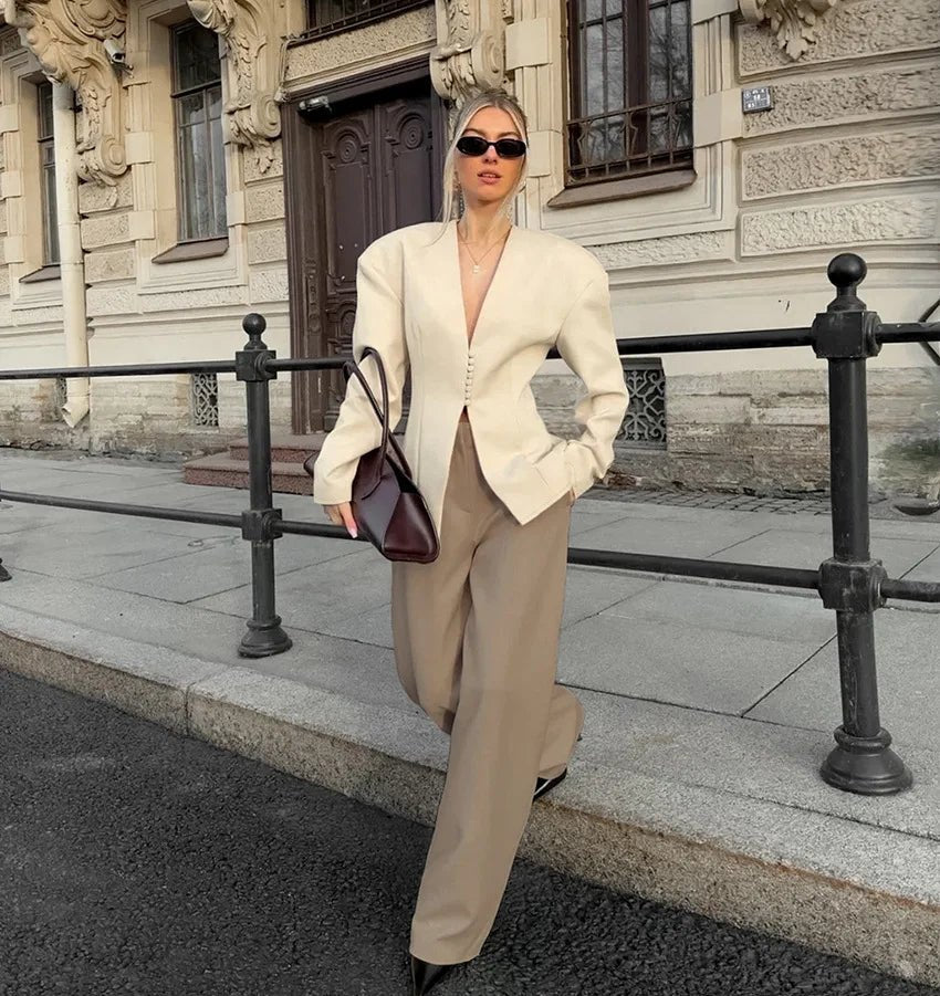 Isadora figursydd kavaj med axelvaddar