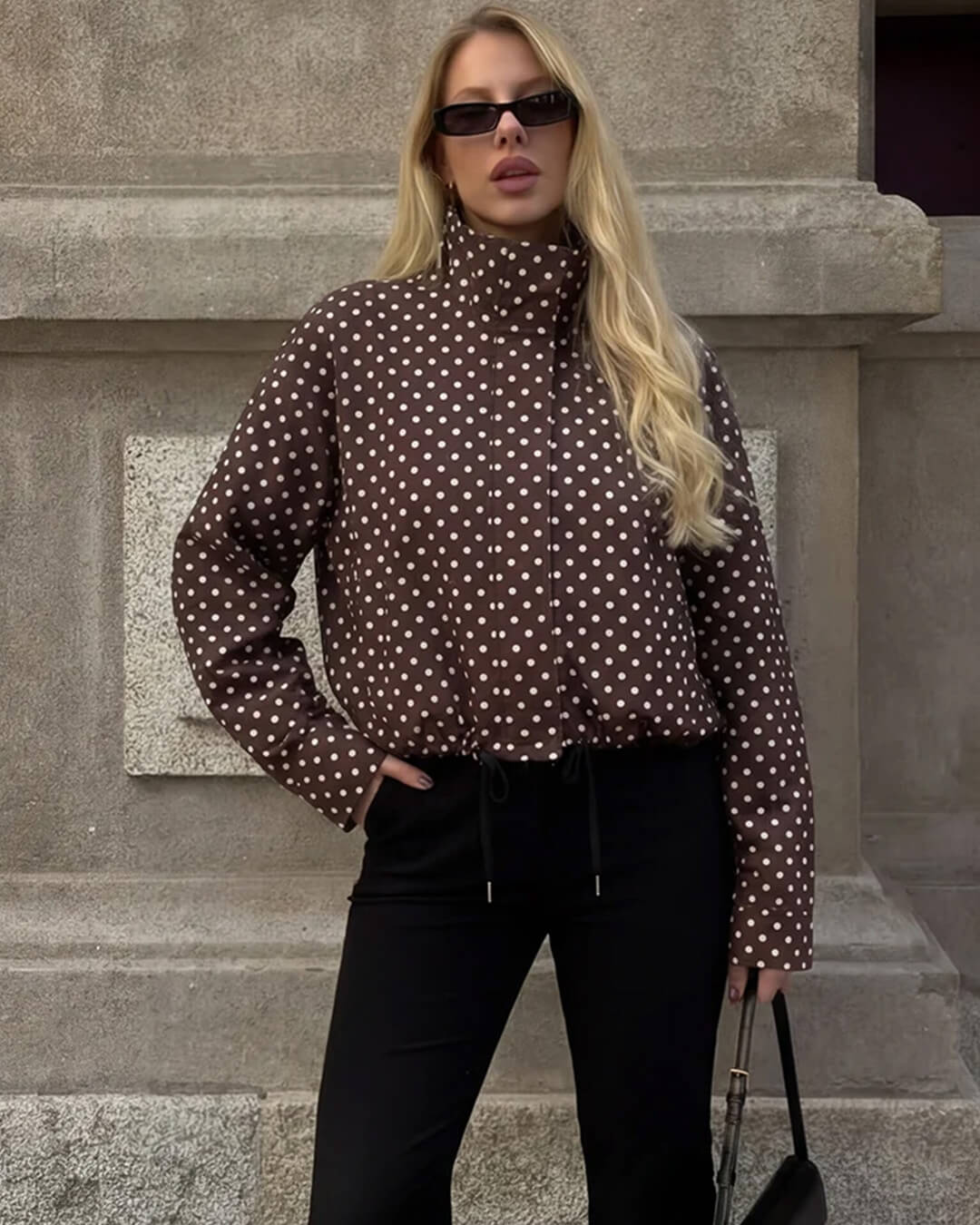 Janelle jacka med hög krage och dragsko
