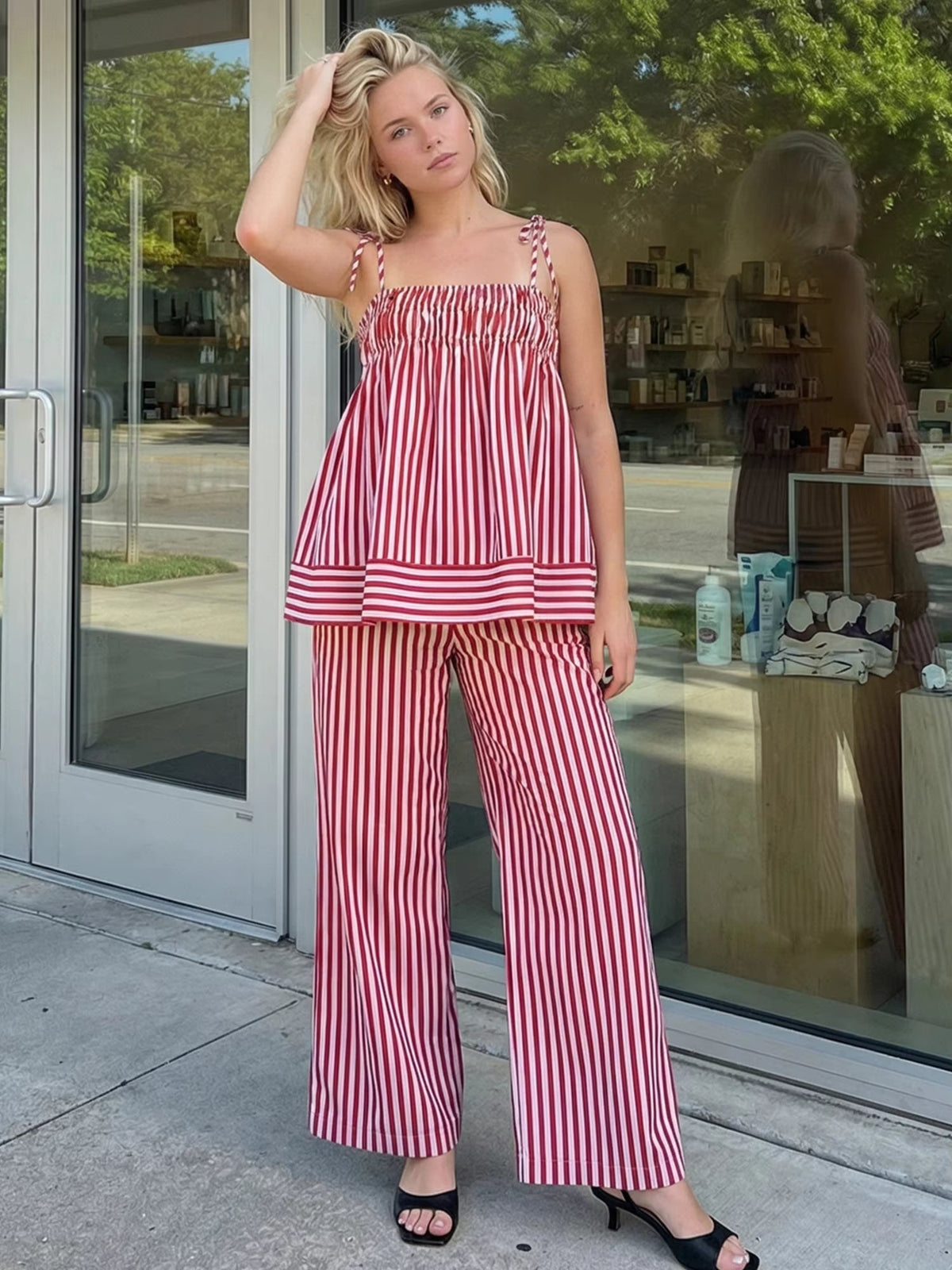 Jasmin randigt pyjamasset