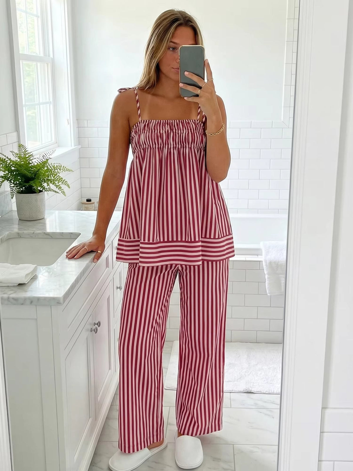 Jasmin randigt pyjamasset