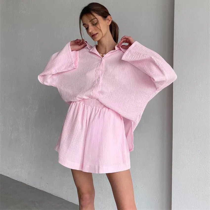 Jenna löst sittande set med långärmad topp och shorts