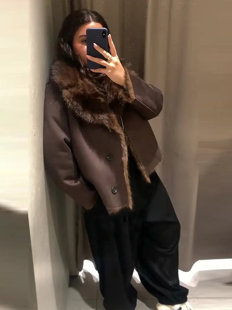 Jenny, vändbar jacka i konstpäls och skinn