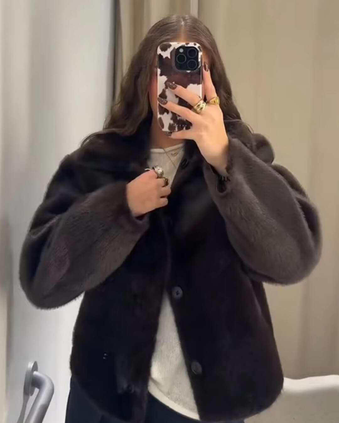 Joana vändbar jacka i konstpäls och skinn