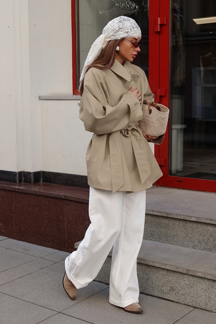 Joanna trenchcoat med skärp och omlottdesign