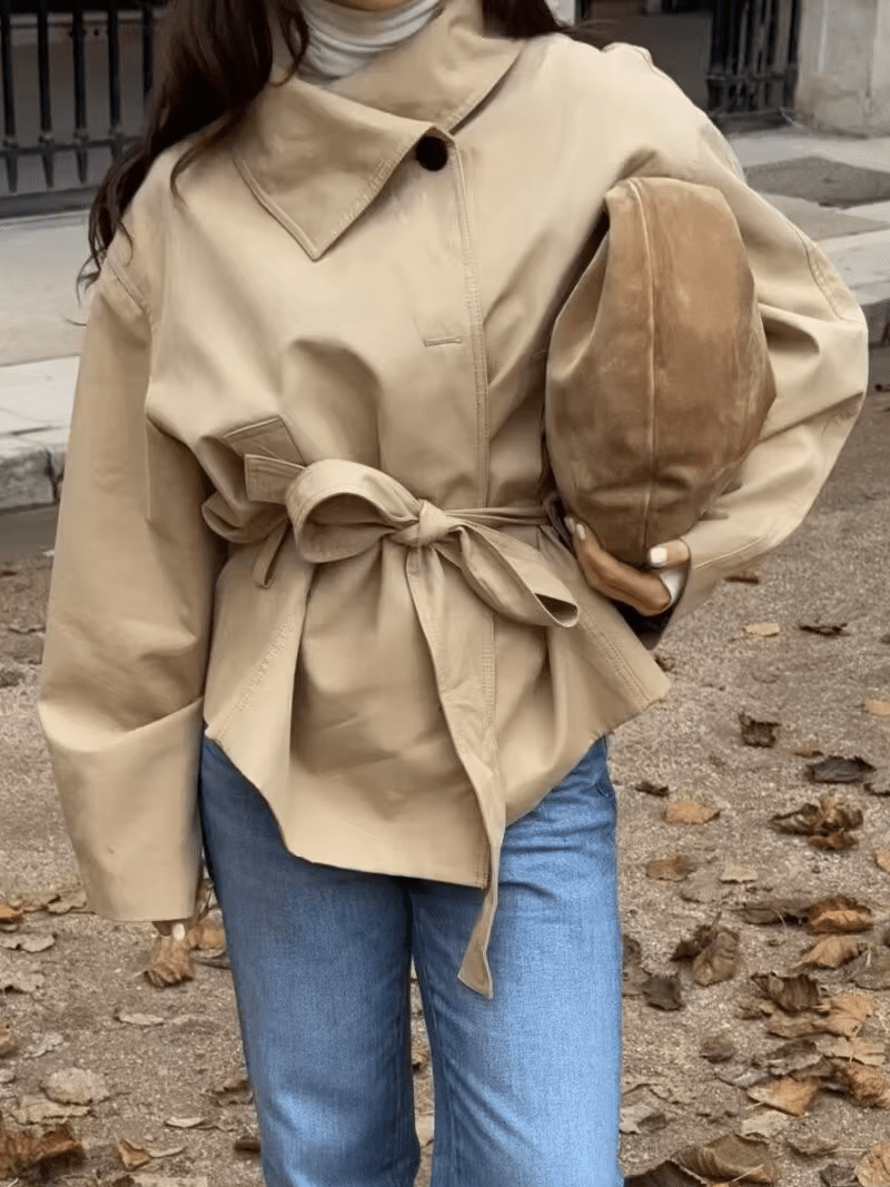 Julies asymmetriska trenchcoat med skärp