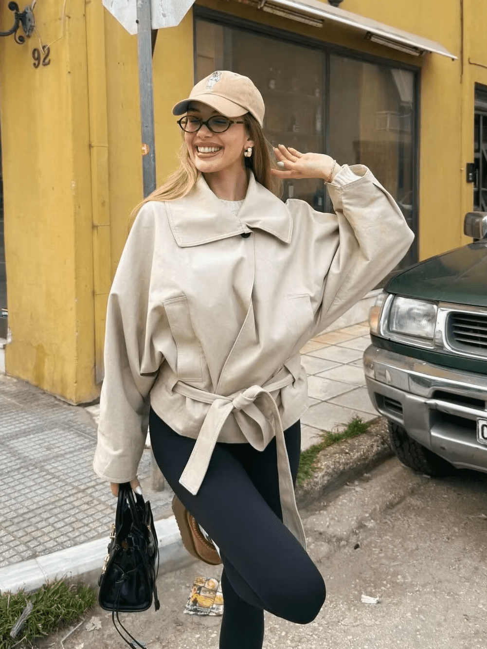 Julies asymmetriska trenchcoat med skärp