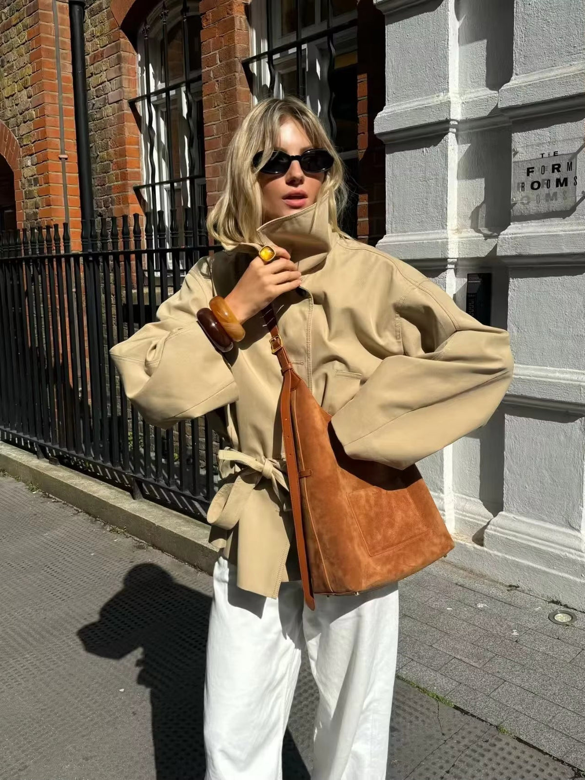 Julies asymmetriska trenchcoat med skärp