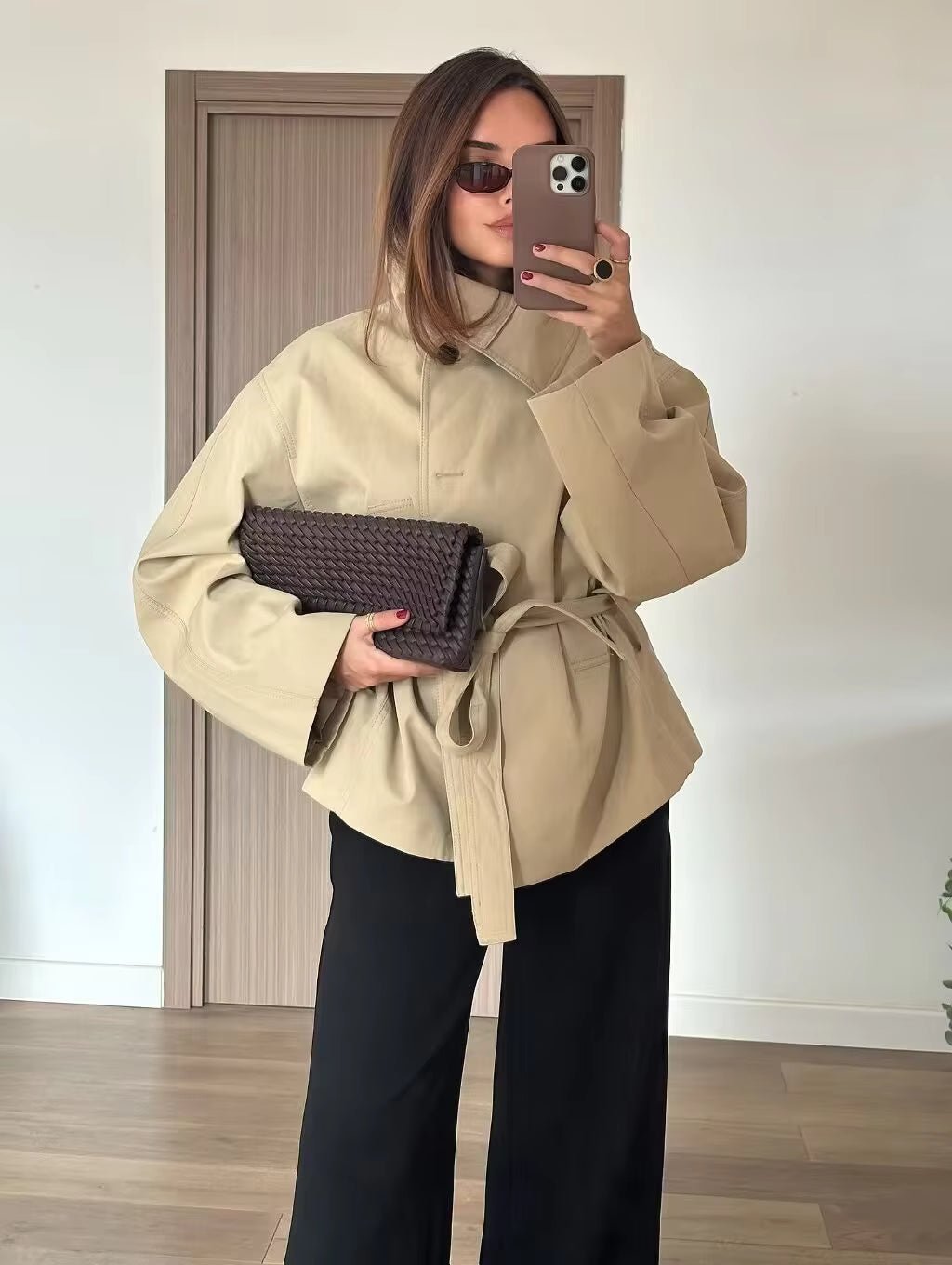 Julies asymmetriska trenchcoat med skärp